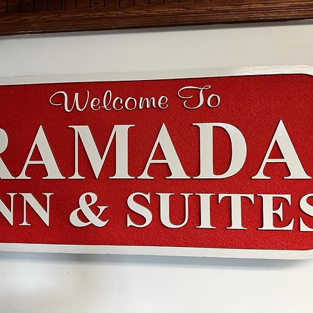 Ramada By Wyndham Saginaw Hotel & Suites מראה חיצוני תמונה