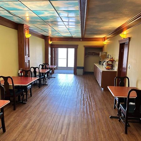 Ramada By Wyndham Saginaw Hotel & Suites מראה חיצוני תמונה