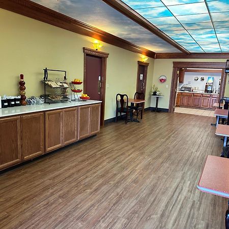 Ramada By Wyndham Saginaw Hotel & Suites מראה חיצוני תמונה