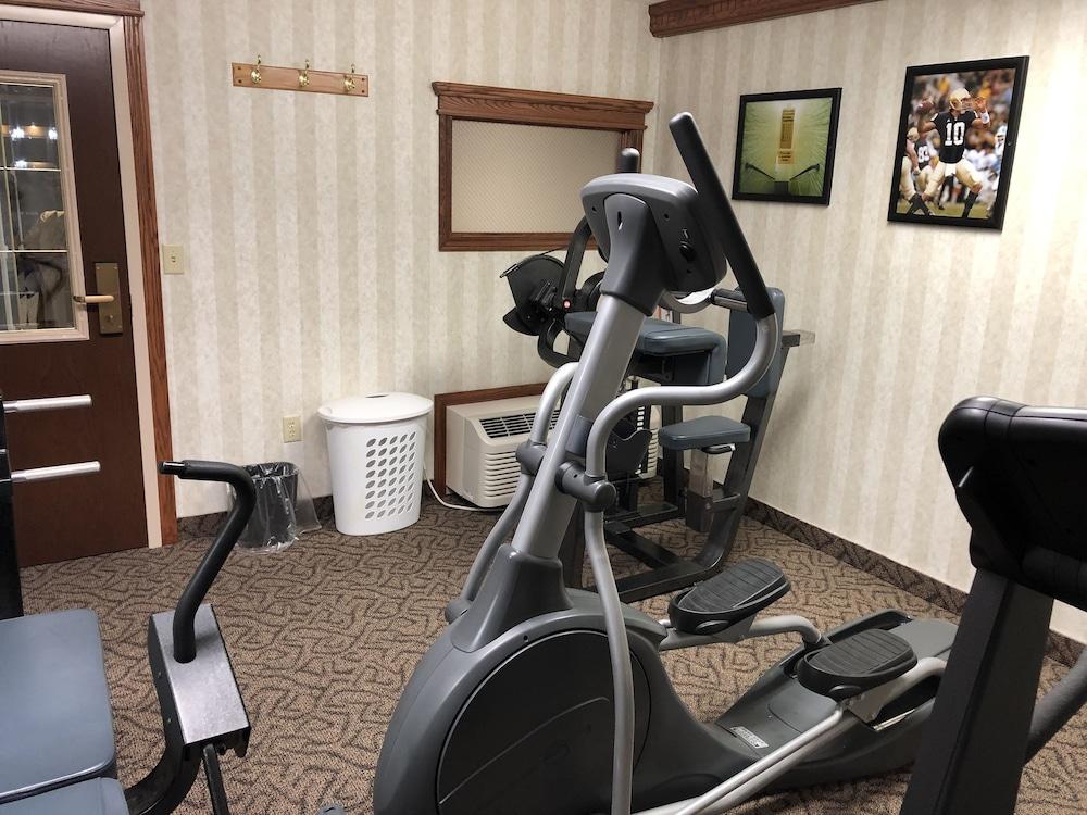 Ramada By Wyndham Saginaw Hotel & Suites מראה חיצוני תמונה