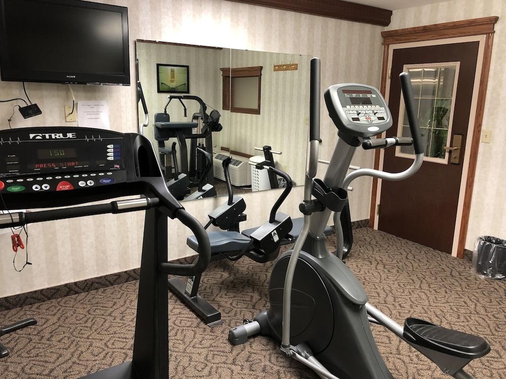 Ramada By Wyndham Saginaw Hotel & Suites מראה חיצוני תמונה