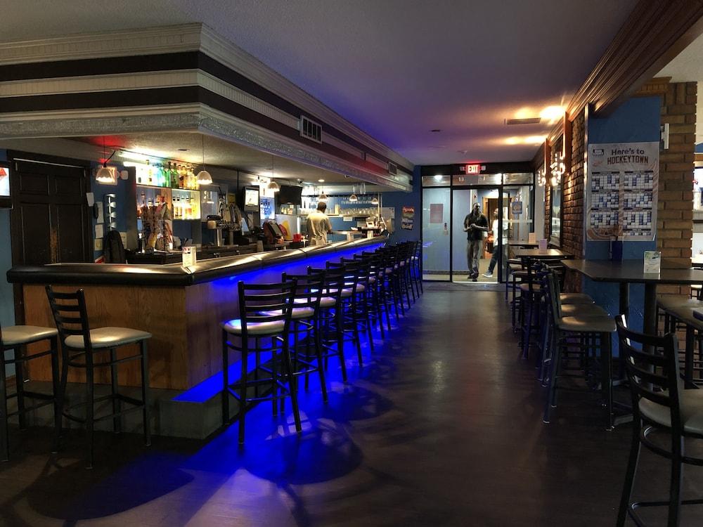 Ramada By Wyndham Saginaw Hotel & Suites מראה חיצוני תמונה