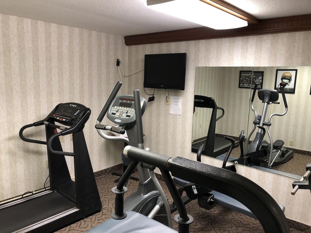 Ramada By Wyndham Saginaw Hotel & Suites מראה חיצוני תמונה