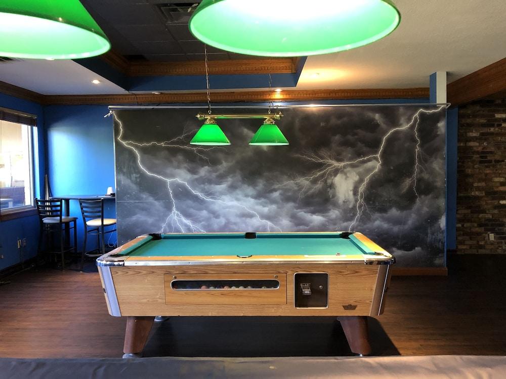 Ramada By Wyndham Saginaw Hotel & Suites מראה חיצוני תמונה