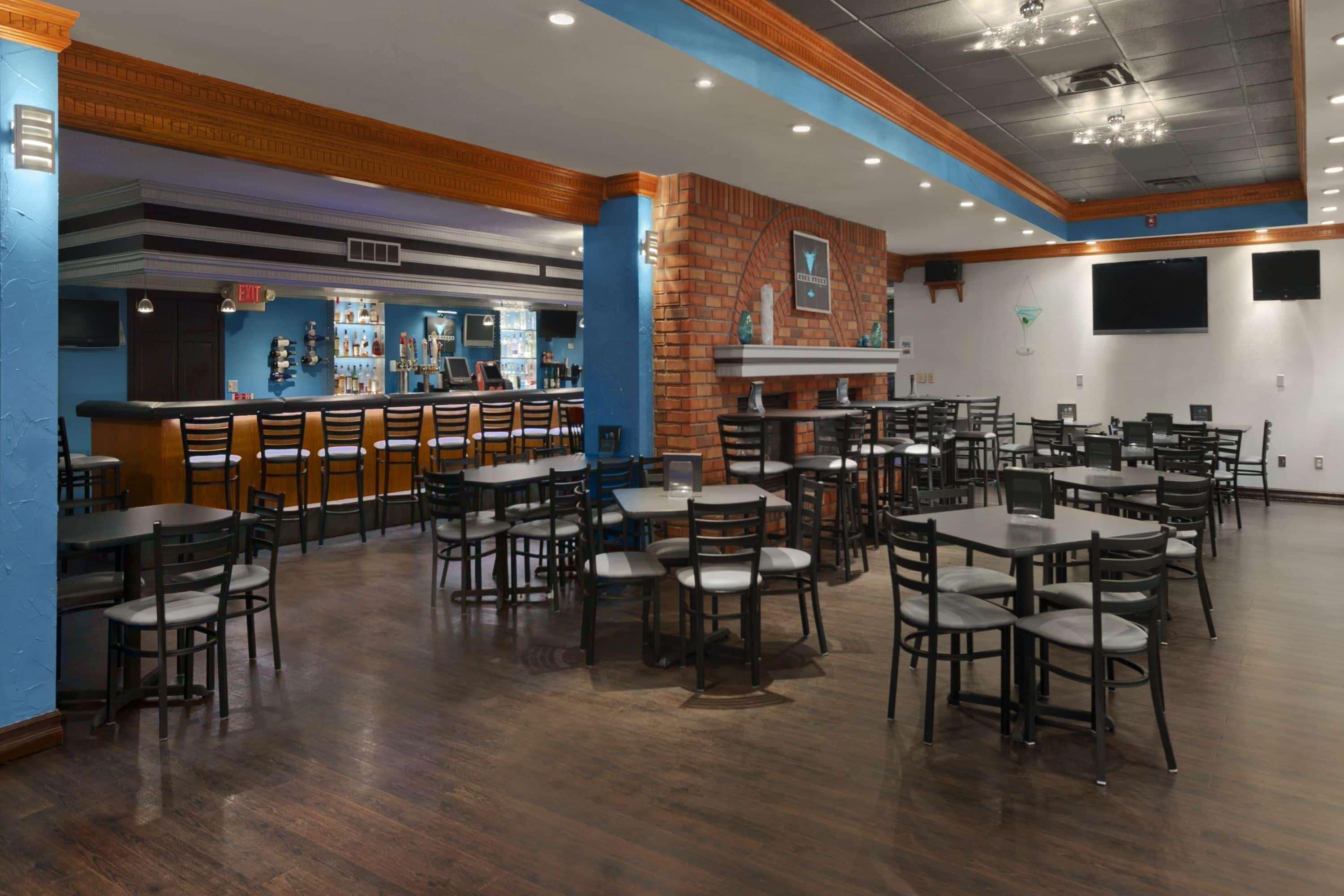 Ramada By Wyndham Saginaw Hotel & Suites מראה חיצוני תמונה