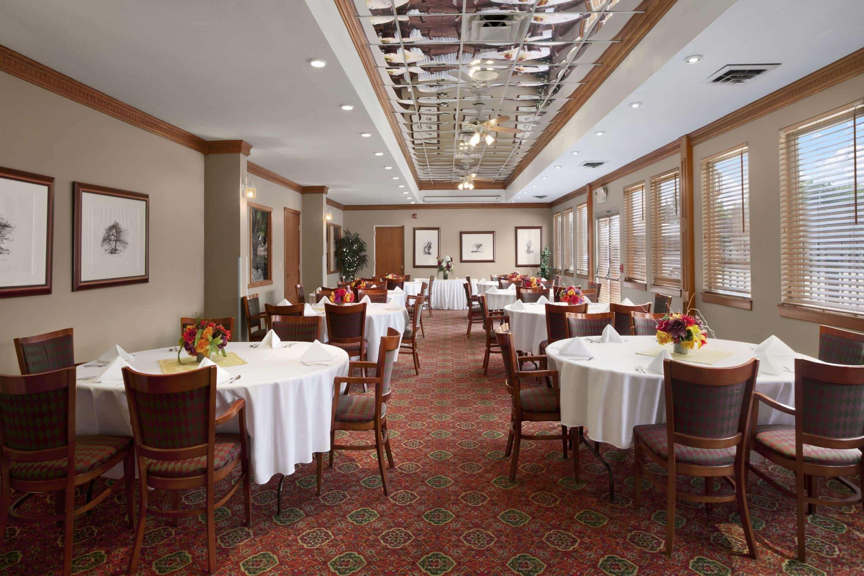 Ramada By Wyndham Saginaw Hotel & Suites מראה חיצוני תמונה