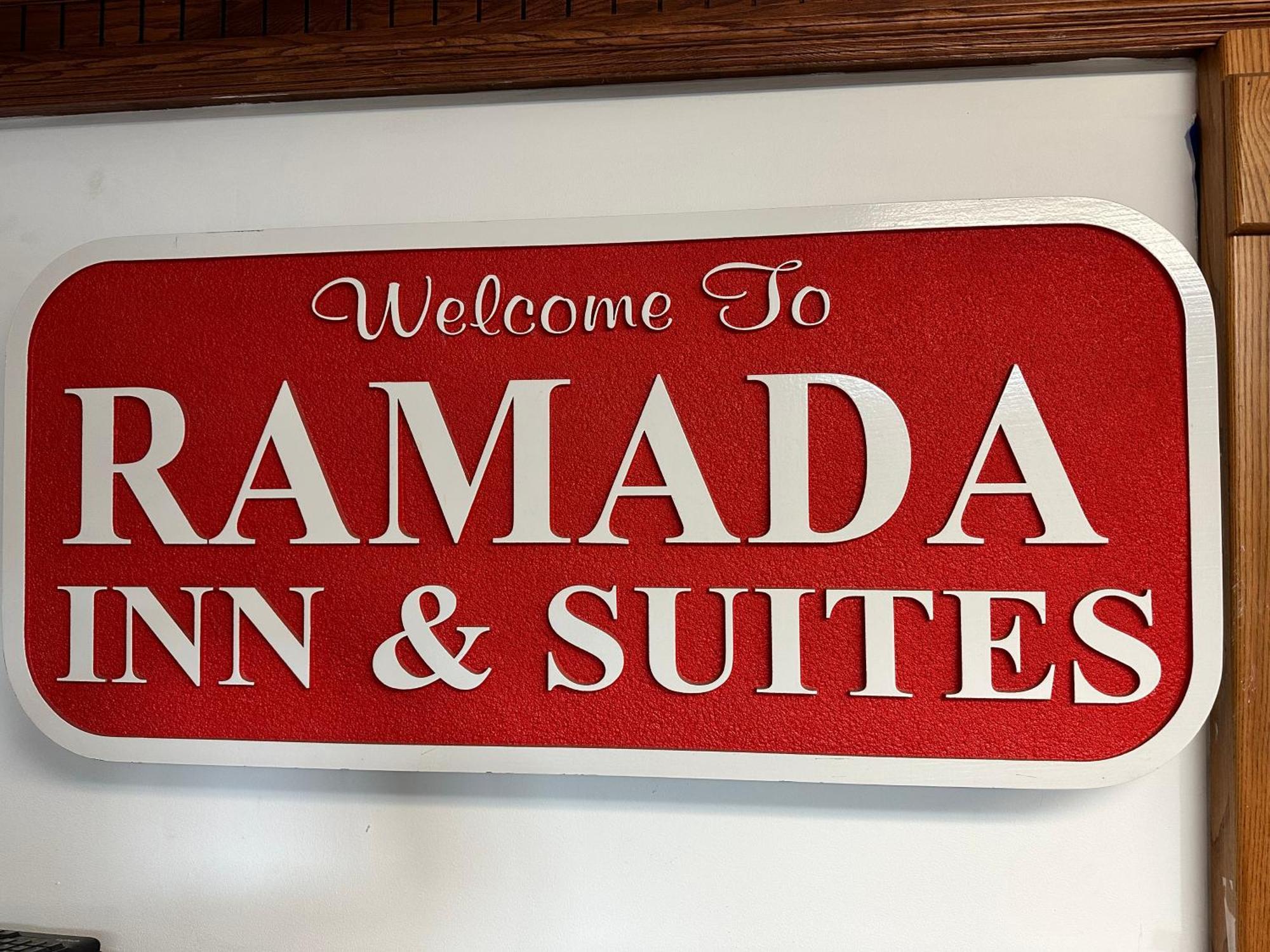 Ramada By Wyndham Saginaw Hotel & Suites מראה חיצוני תמונה