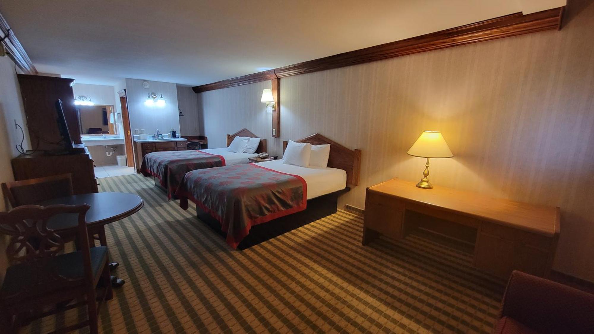 Ramada By Wyndham Saginaw Hotel & Suites מראה חיצוני תמונה