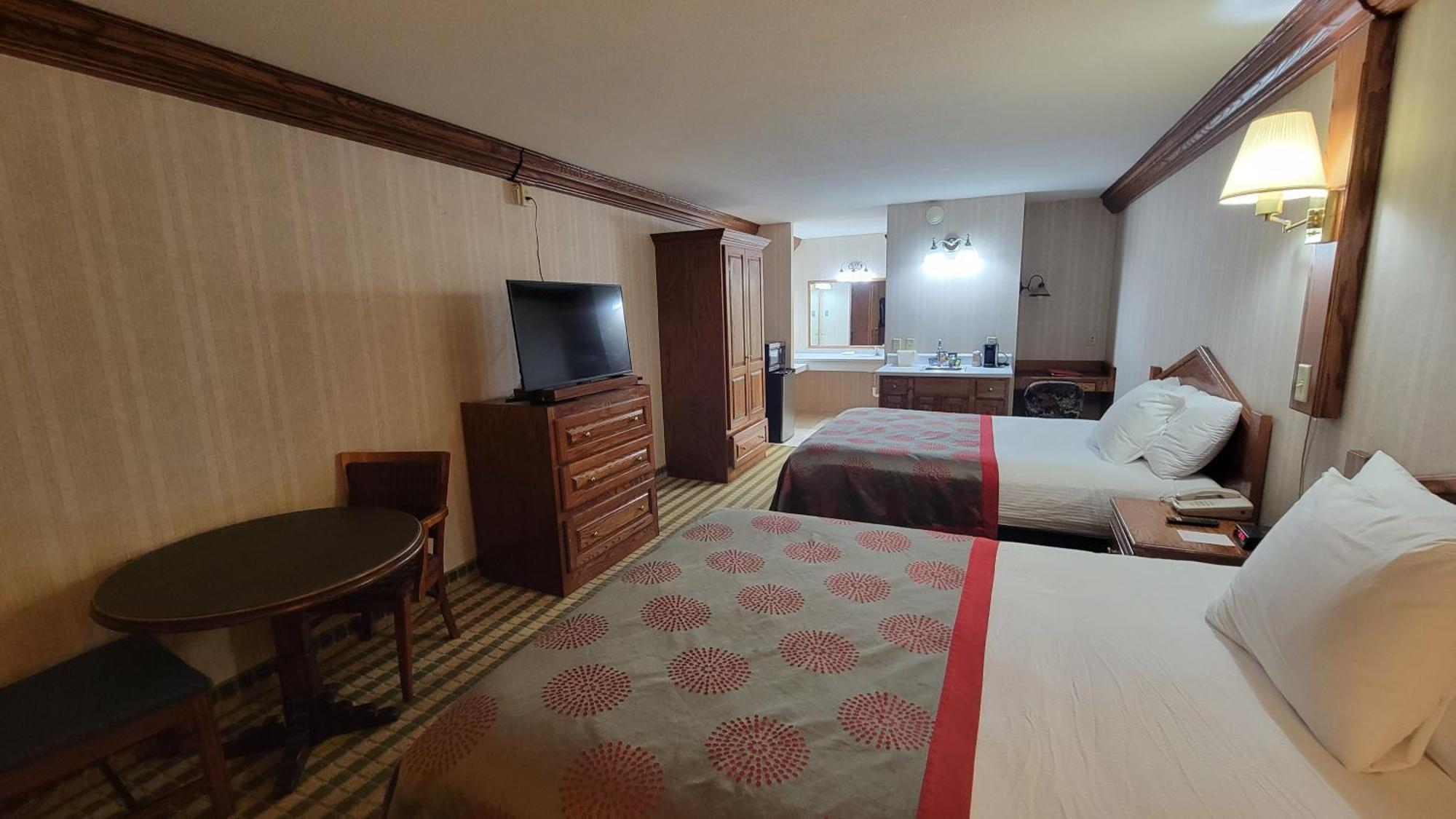 Ramada By Wyndham Saginaw Hotel & Suites מראה חיצוני תמונה