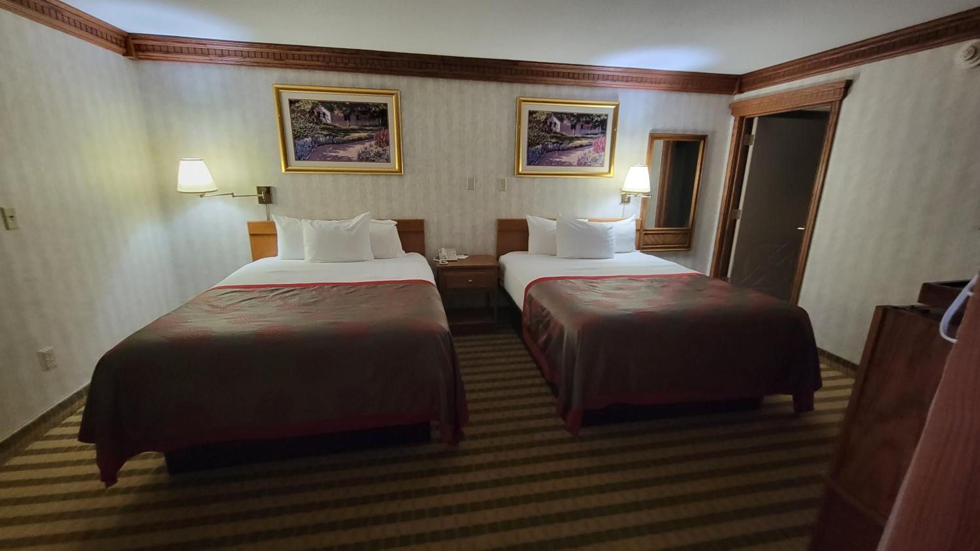 Ramada By Wyndham Saginaw Hotel & Suites מראה חיצוני תמונה
