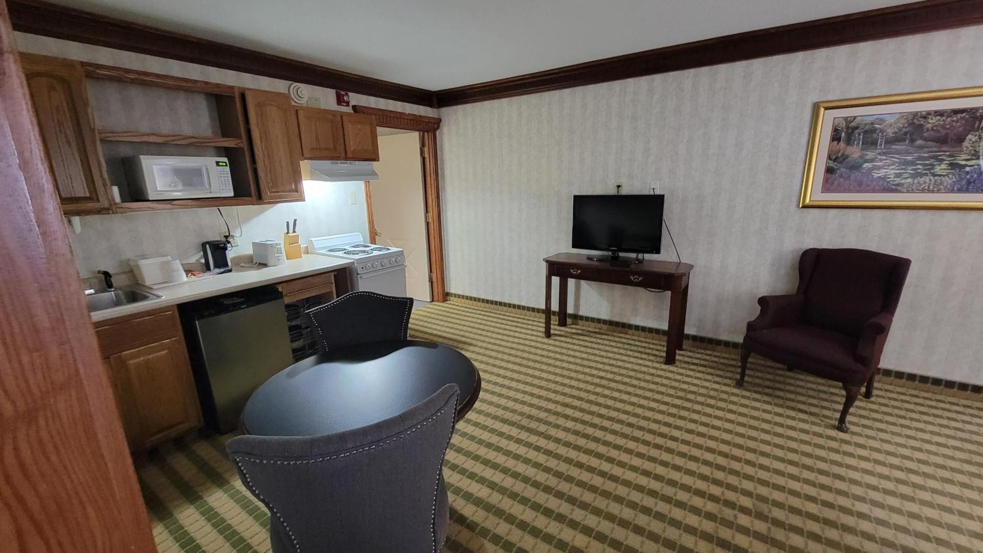 Ramada By Wyndham Saginaw Hotel & Suites מראה חיצוני תמונה