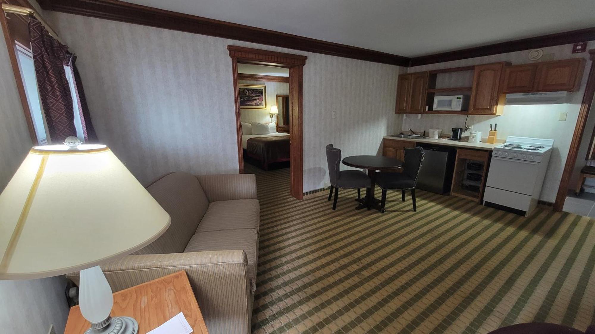 Ramada By Wyndham Saginaw Hotel & Suites מראה חיצוני תמונה