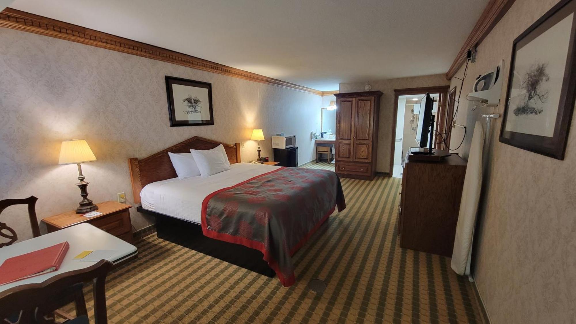Ramada By Wyndham Saginaw Hotel & Suites מראה חיצוני תמונה