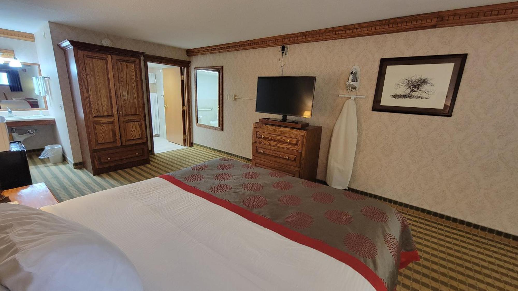 Ramada By Wyndham Saginaw Hotel & Suites מראה חיצוני תמונה