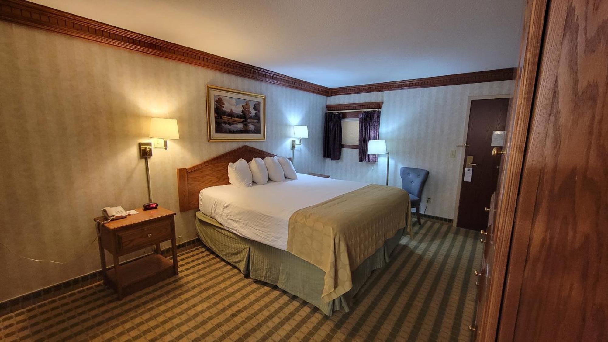 Ramada By Wyndham Saginaw Hotel & Suites מראה חיצוני תמונה