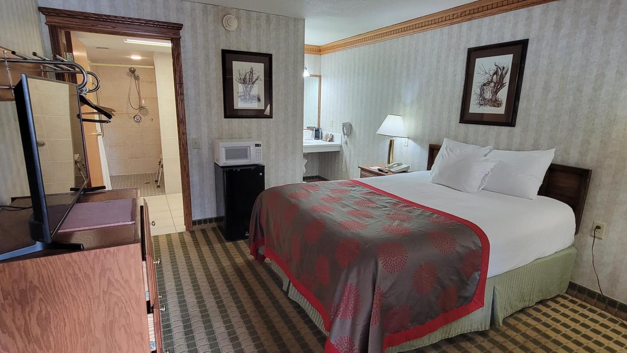 Ramada By Wyndham Saginaw Hotel & Suites מראה חיצוני תמונה