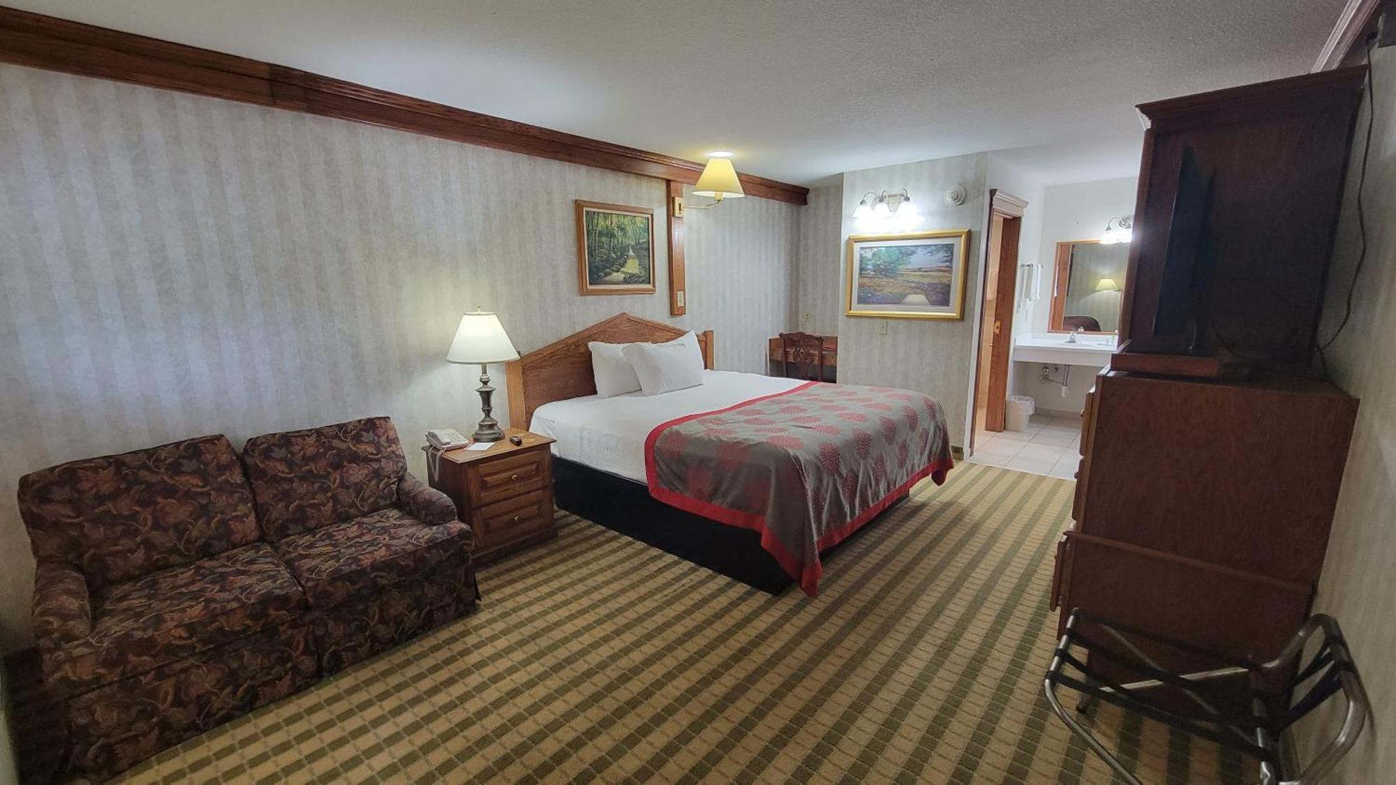Ramada By Wyndham Saginaw Hotel & Suites מראה חיצוני תמונה