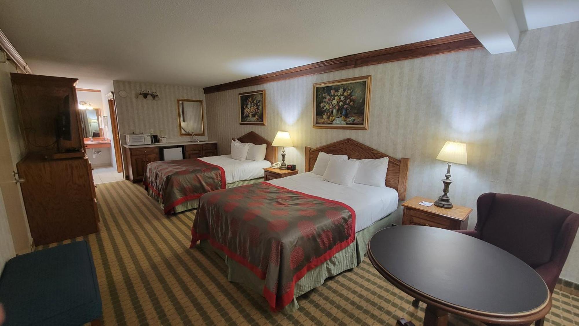 Ramada By Wyndham Saginaw Hotel & Suites מראה חיצוני תמונה